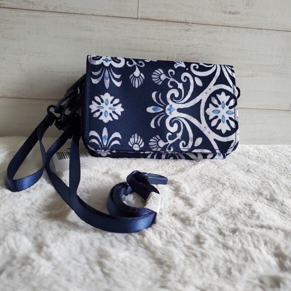 Vera Bradley Lighten Up RFID 3 in 1 Crossbody Bag in Steel Blue Medallion  NWT - Picture 1 of 7